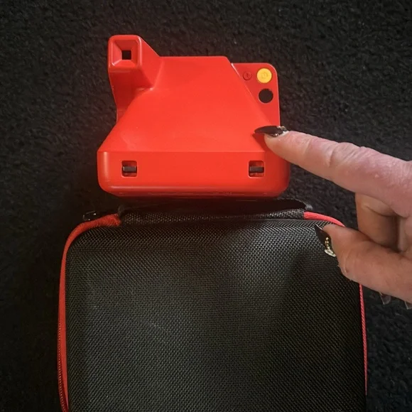 Polaroid Now with Case - Picture 3 of 8